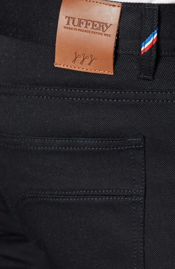 zoom sur jean droit ajusté noir alphonse-atelier tuffery