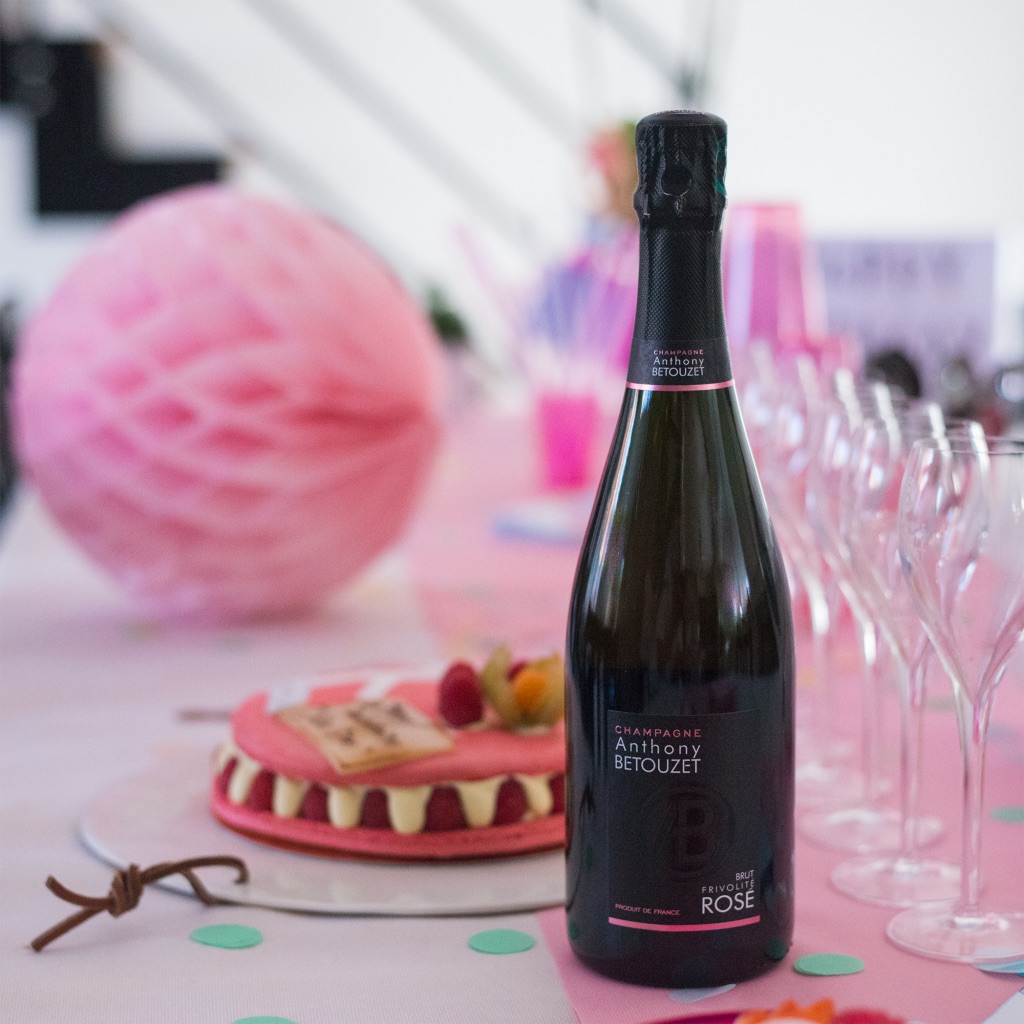 Champagne Brut Rosé Frivolité d'Anthony Betouzet - Bouteille et verres