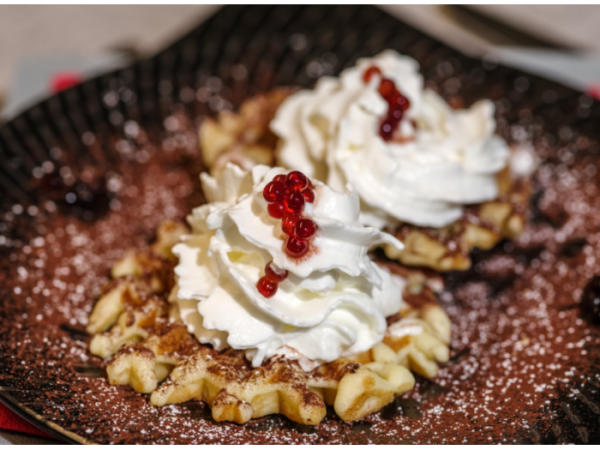 Perles de Framboise sur de la chantilly