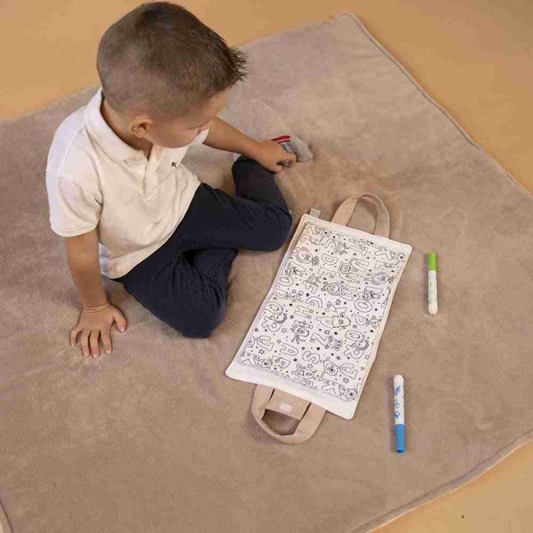 La nature des petits La mallette de coloriage lavable enfant sur tapis de jeux